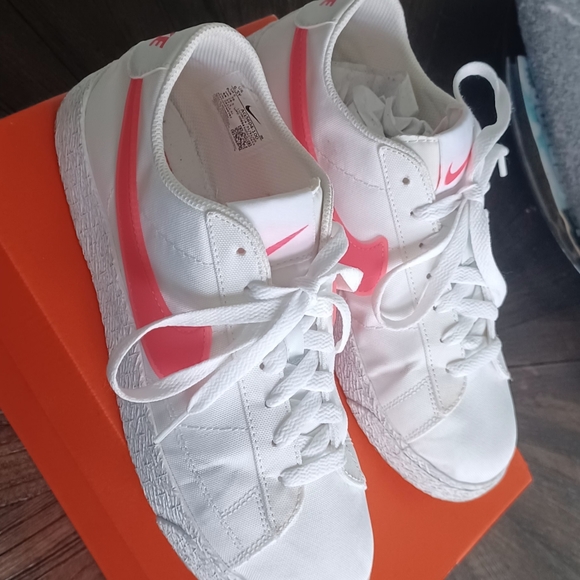 Nike Shoes - Nike 👟 canvas sneakers